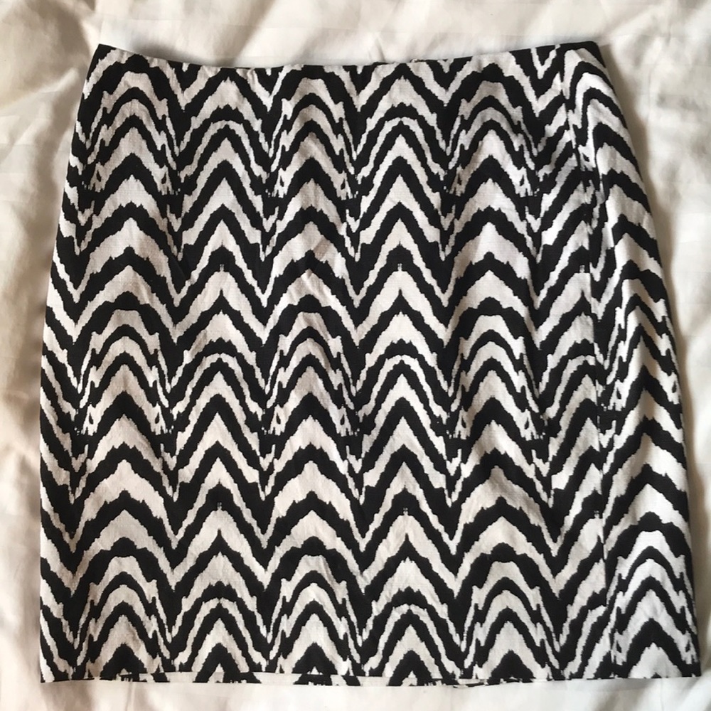 Banana Republic black and white zigzag skirt